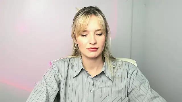 Ellamiss_mi from StripChat