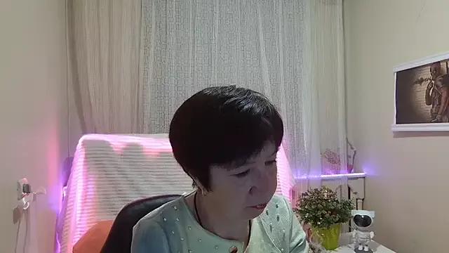 EllaPork from StripChat
