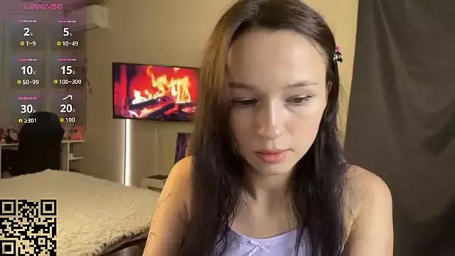 EllaSimonss from StripChat