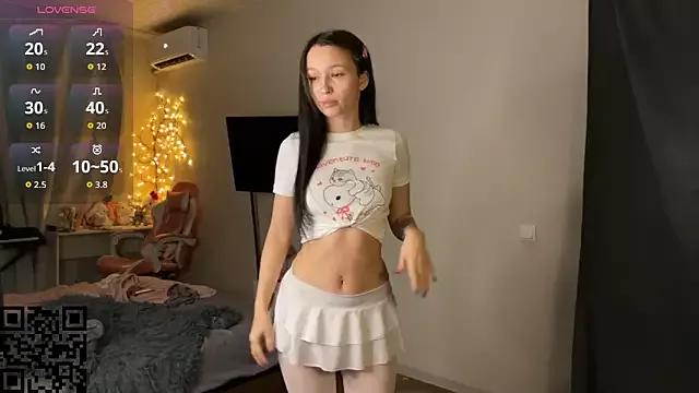 EllaSimonss from StripChat
