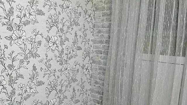 EllaSky_xoxo from StripChat is Freechat