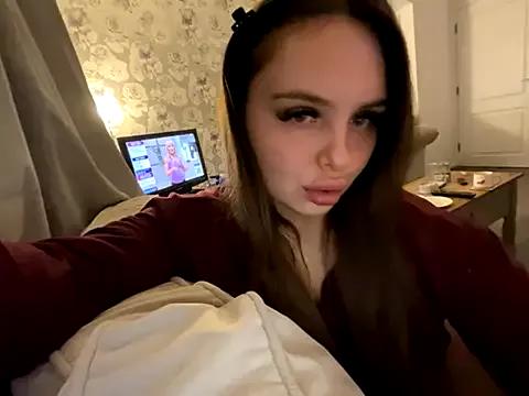 EllaStarrxxx from StripChat is Freechat