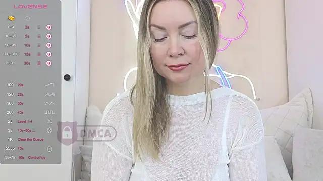 ElleCherry from StripChat