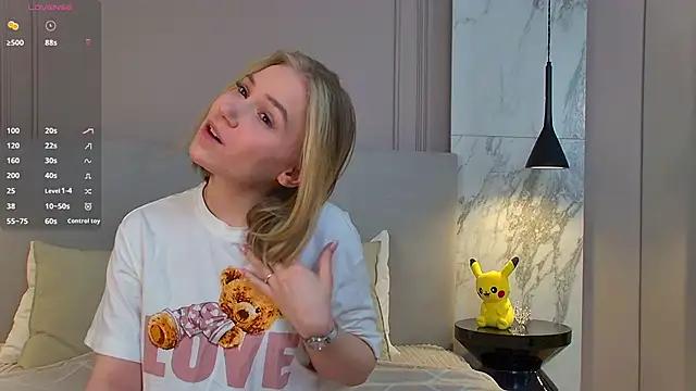 EllenaGreen from StripChat