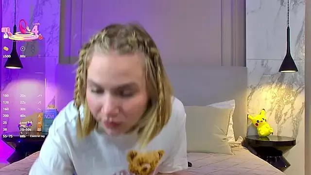 EllenaGreen from StripChat