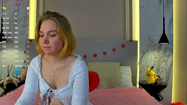 EllenaGreen from StripChat