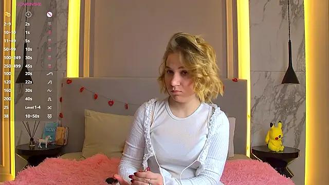 EllenaGreen from StripChat