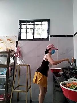Ellie-Min from StripChat