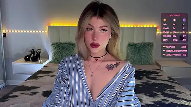 ellie_miu from StripChat
