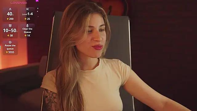 EllieCutes from StripChat
