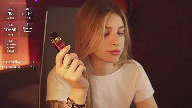 EllieCutes from StripChat
