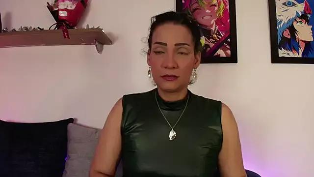 Elliee_ from StripChat is Freechat