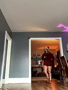 EllieELf from StripChat is Freechat