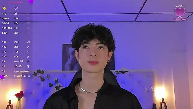 Elliot_younngg from StripChat