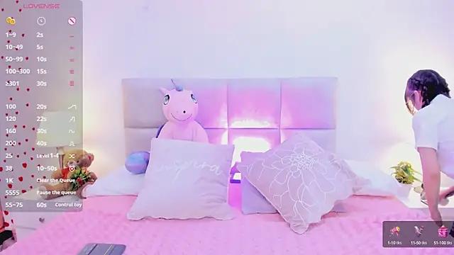 ElliPeaches from StripChat
