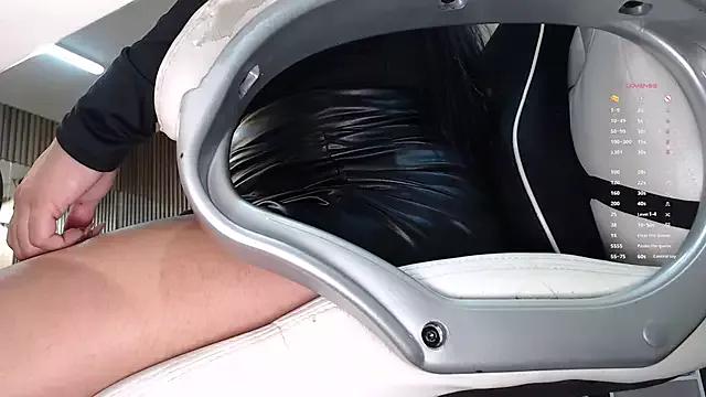 ElliSmith from StripChat is Freechat