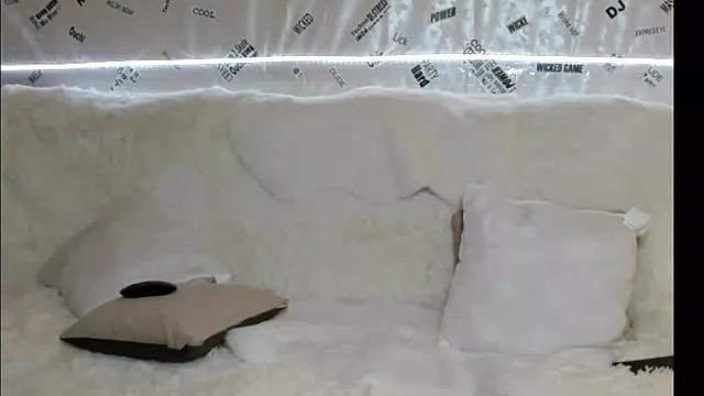 Ellyslimdoll from StripChat