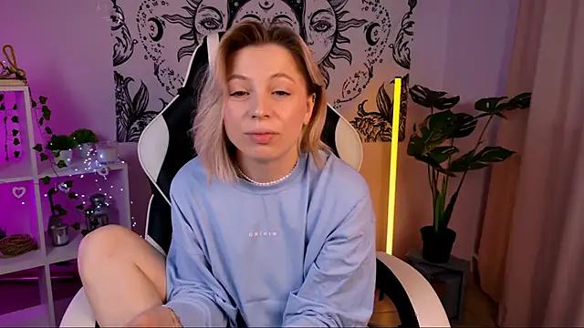 EllySunlover from StripChat