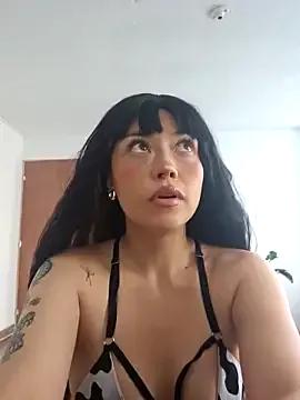 Ellyuwuw from StripChat