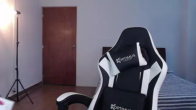 Ellyuwuw from StripChat