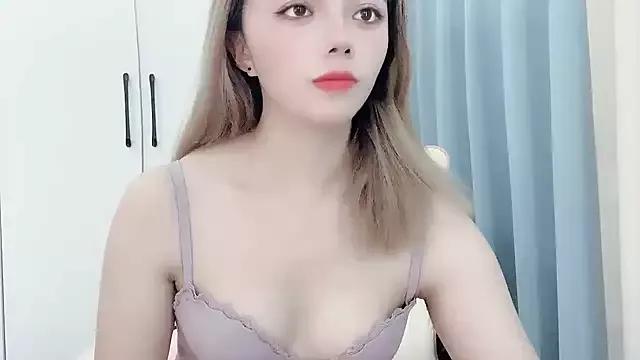 Eloise131499 webcams show profile image 