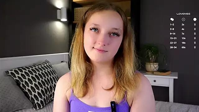 ElwynaGeer from StripChat is Freechat