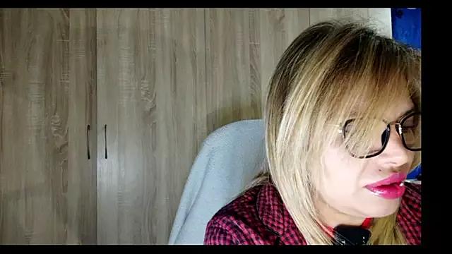 Elyruiz webcams show profile image 