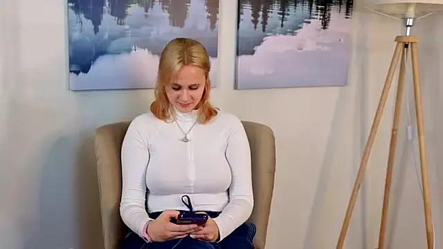 ElyseCali from StripChat is Freechat