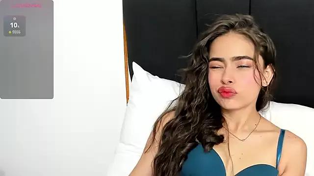 ema_collinss from StripChat is Freechat