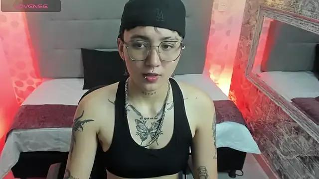 emahills__axelrose from StripChat is Freechat