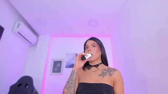 emelie_89 from StripChat