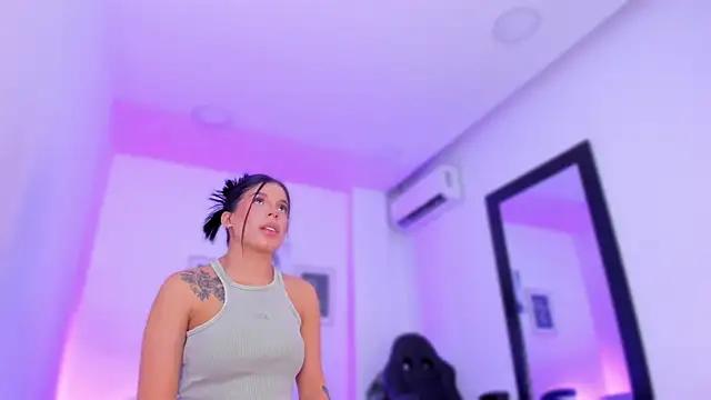 emelie_89 from StripChat
