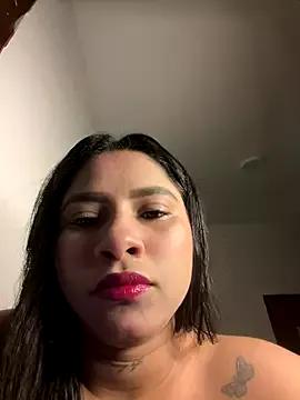 Emi_2 webcams show profile image 