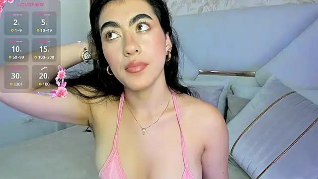 Emii_rosse from StripChat
