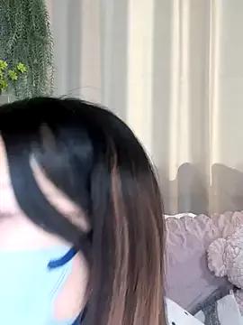 Emiiiii1001 webcams show profile image 