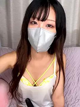 emiiiii1001 from StripChat