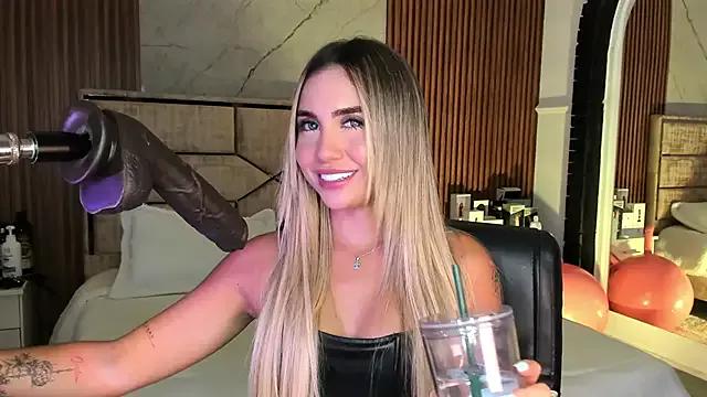 EmiilyHendriixx from StripChat