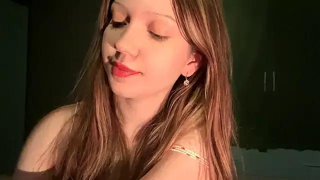 EmiIyKitty from StripChat