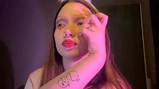 EmiIyKitty from StripChat