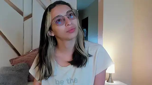 Emilia_Bons from StripChat is Freechat