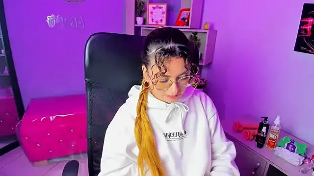 EmiliRouse_ from StripChat is Freechat