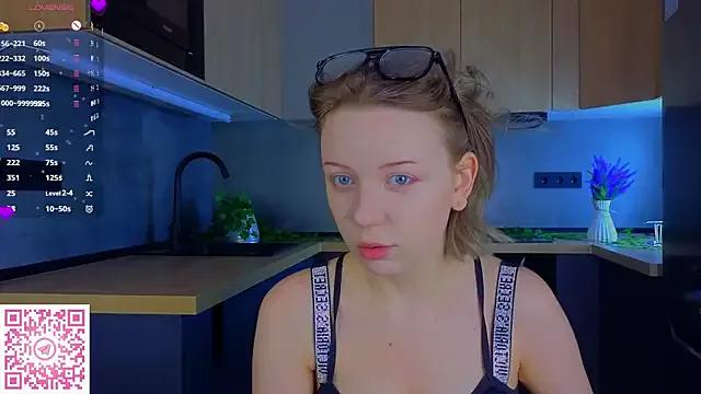 EmiliSaren from StripChat is Freechat