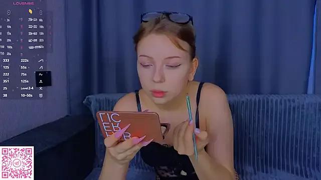 EmiliSaren from StripChat is Freechat