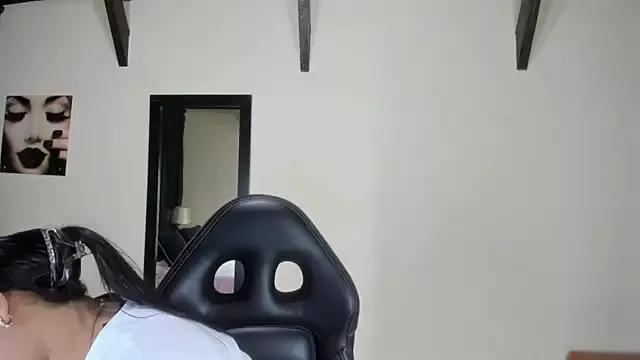 EmiliWilliams from StripChat is Freechat