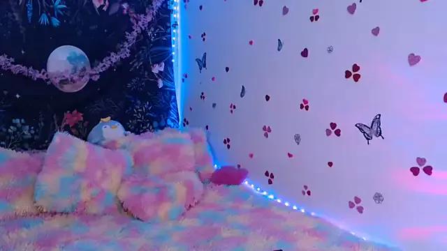 Emillyy_m from StripChat is Freechat