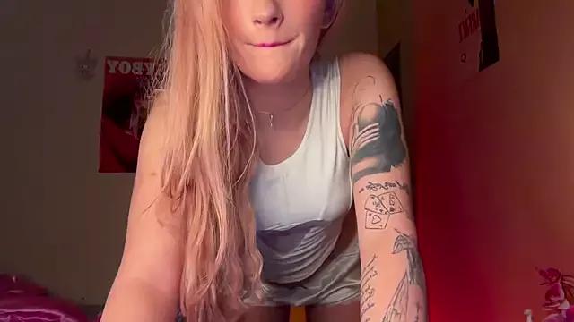 Emily_Di1 from StripChat is Freechat