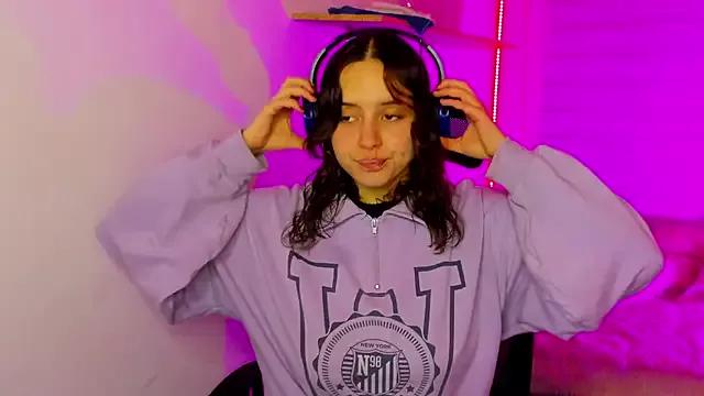 Emily_Lindey from StripChat is Freechat