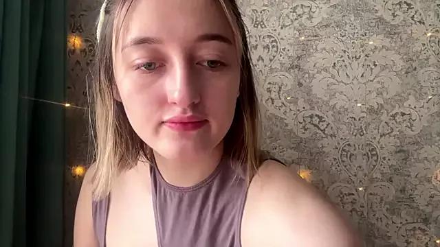 Emily_lyy from StripChat is Freechat