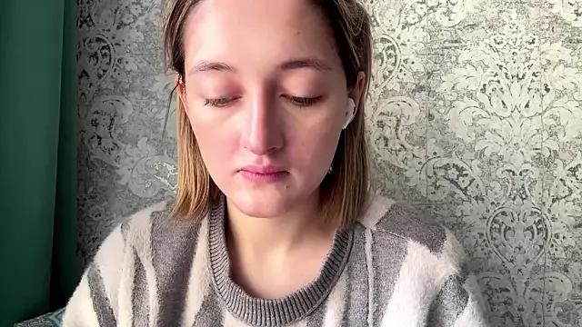 Emily_lyy from StripChat is Freechat