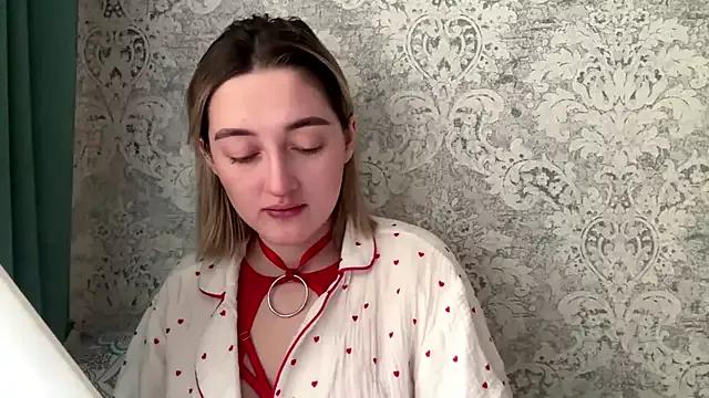 Emily_lyy from StripChat is Freechat